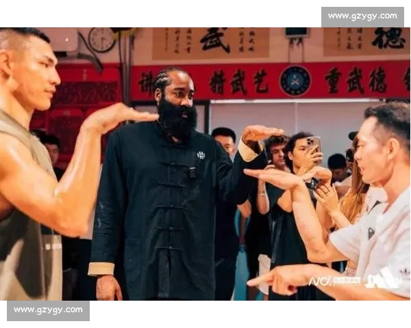 哈登广州观战点赞中国草根篮球：接地气赛事焕发无限活力